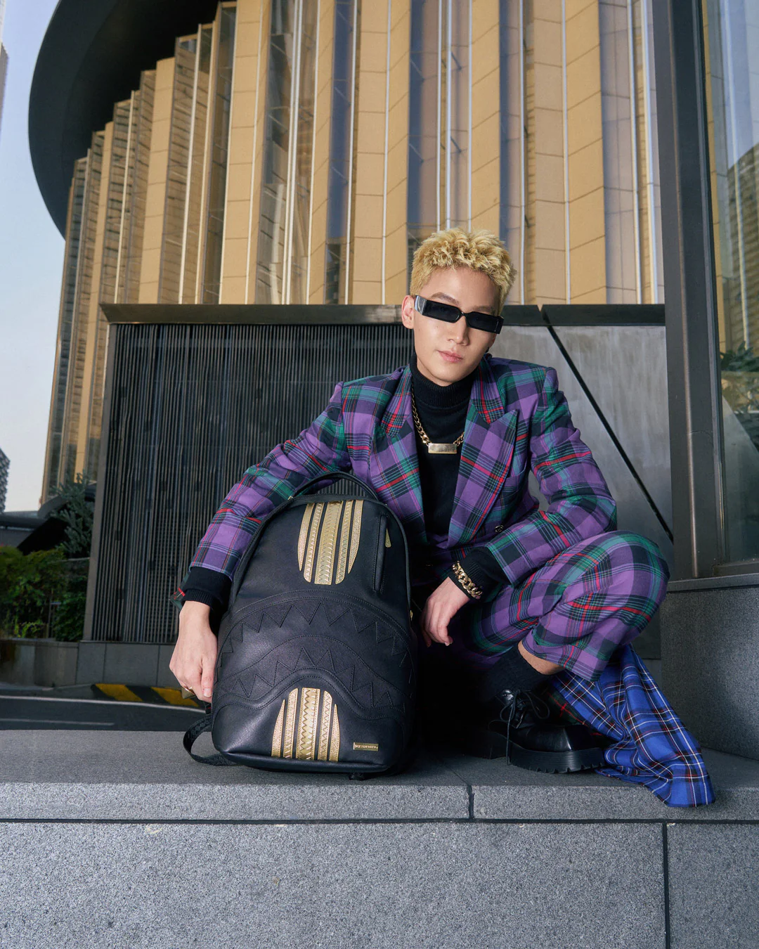 GOLD AND BLACK RACING STRIPES BACKPACK - Image 10