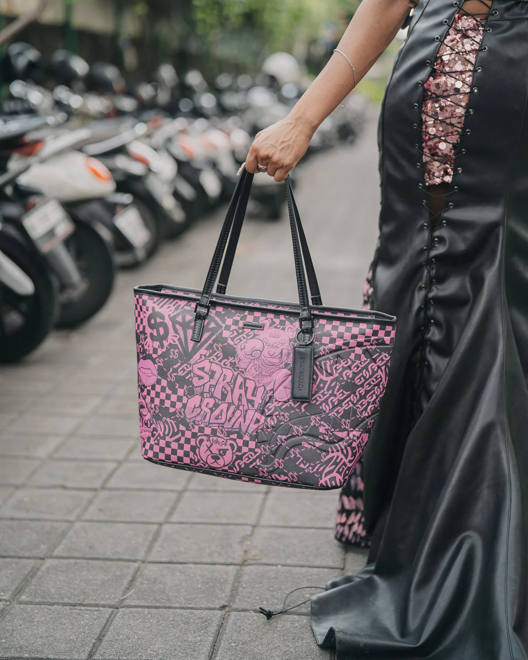 HOT PURSUIT TOTE - Image 10