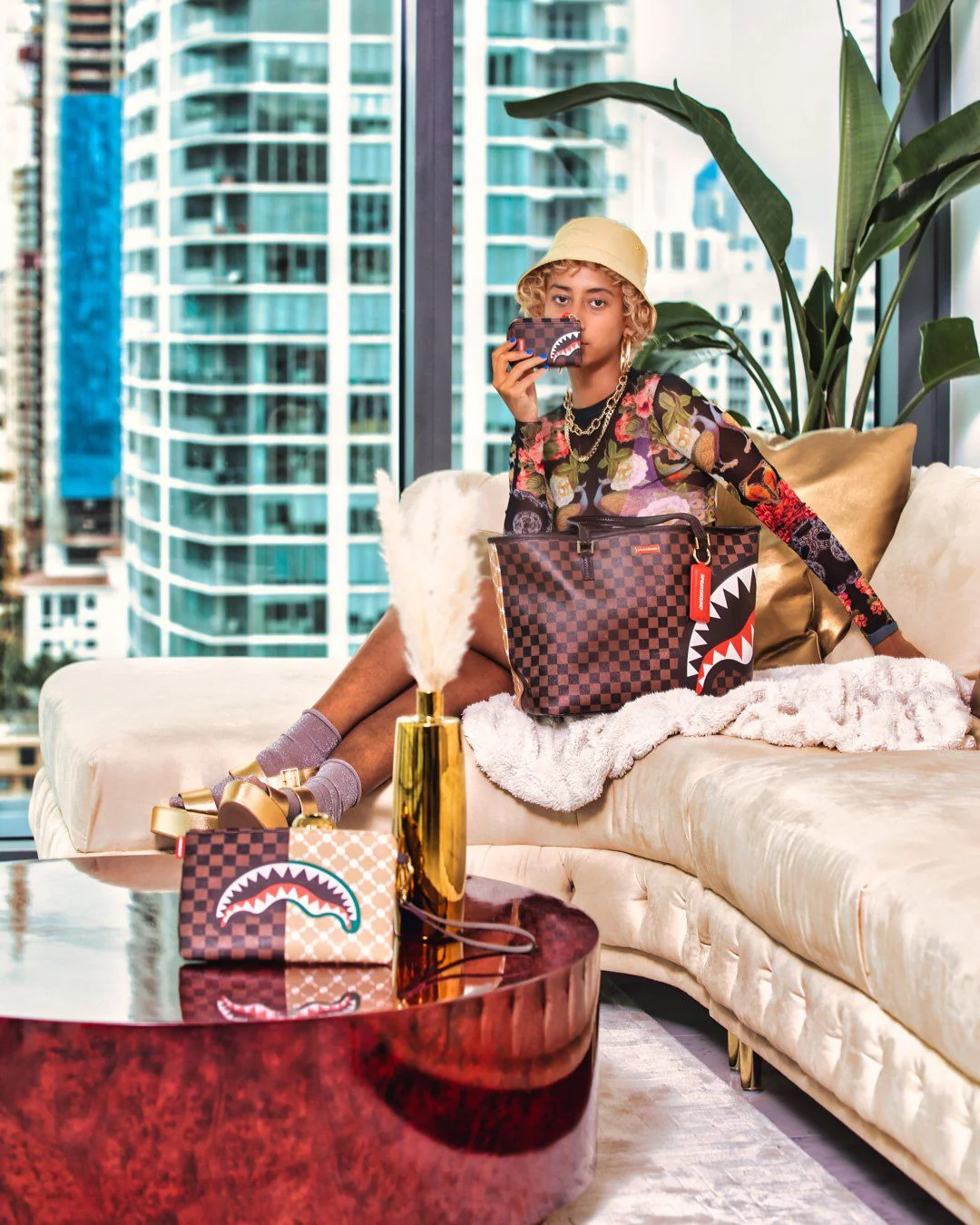 PARIS VS FLORENCE CROSSOVER CLUTCH - Image 10