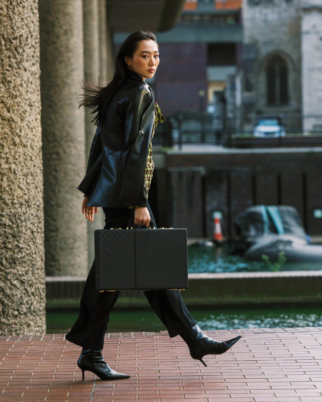 THE PHANTOM FADE BRIEFCASE - Image 4