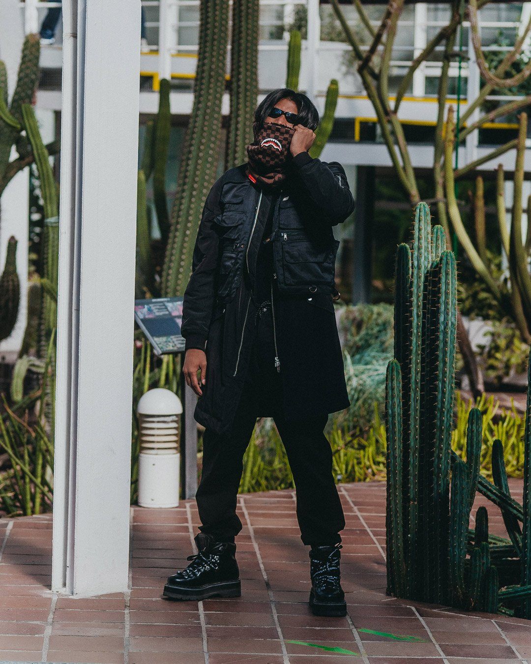 XTC SHARKS IN PARIS NECK WARMER - Image 4